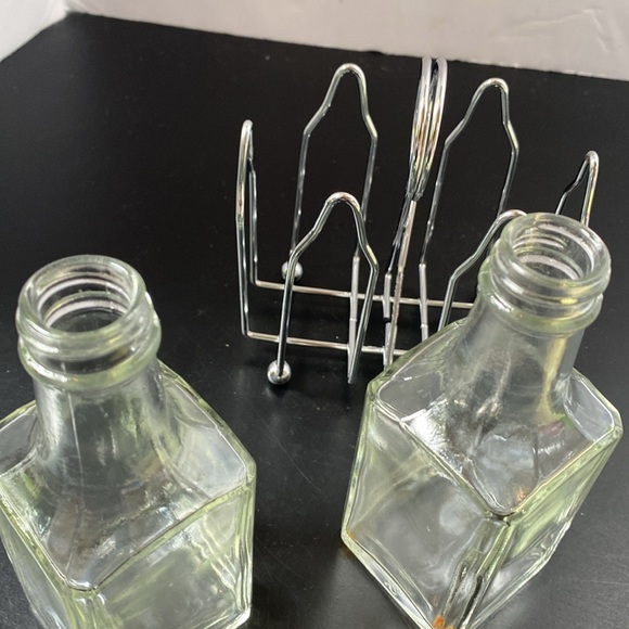 VTG oil & vinegar 6oz square glass cruet set w/ wire caddy stainless steel caps - Picture 9 of 10